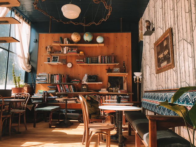 Ilustrasi Cafe di Kemang yang Instagramable dan Cozy. Foto: Pexels/Haley Black.