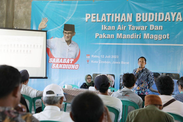 Sahabat SandiUno saat menggelar Pelatihan Budidaya Ikan Air Tawar dan Pakan Mandiri Maggot di Kota Cirebon, Kamis (12/7/23). Foto: Dok. Istimewa