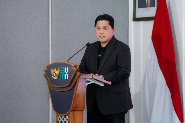 Menteri BUMN Erick Thohir  menghadiri press briefing Asia Road Racing Championship (ARRC) dan MotoGPTM 2023 pada Kamis (13/7/2023).  Foto: Permana Dhika/Kementerian BUMN
