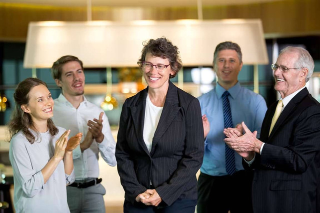 Tepuk tangan. Foto : Pexels