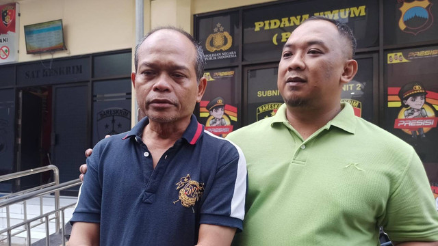 Ayah (kiri) dan paman (kanan) keluarga Ahmad Arsyad Disky (17) fans JKT 48 yang meninggal dunia saat menonton konser. Foto: Dok. Istimewa