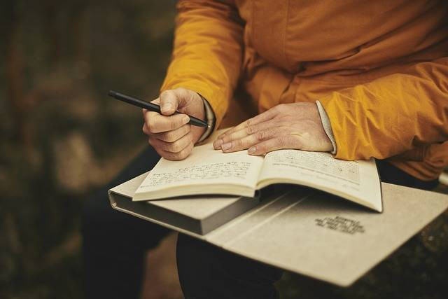 Ilustrasi cara membuat akhir cerita novel. Foto: Pixabay