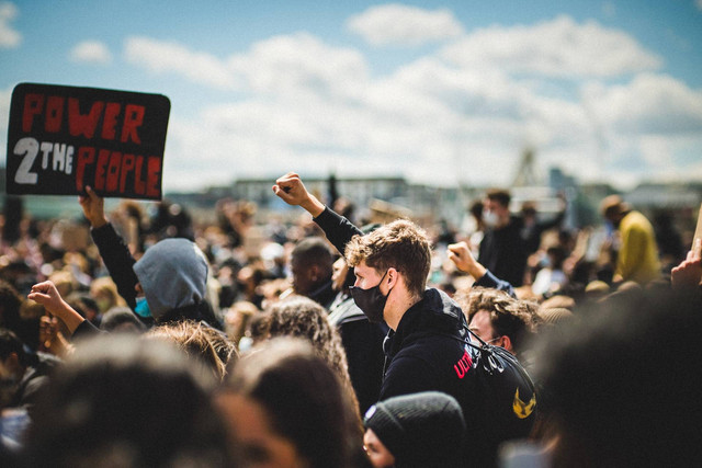 Ilustrasi Propaganda Adalah. Sumber: Unsplash.com/Mika Baumeister