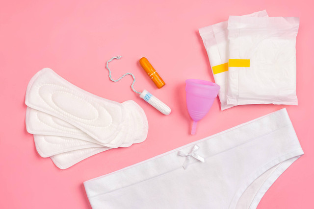 Ilustrasi produk menstruasi seperti pembalut dan tampon. Foto: Shutterstock