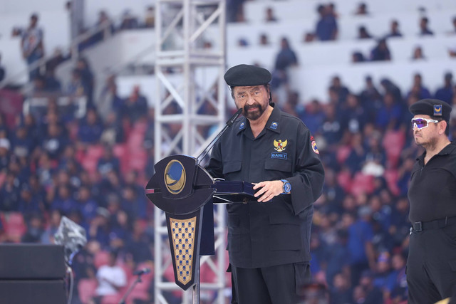 Ketua Umum Partai NasDem, Surya Paloh menyampaikan pidato saat Apel Siaga Partai NasDem di GBK, Senayan, Minggu (16/7/2023). Foto: Dicky Adam Sidiq/kumparan