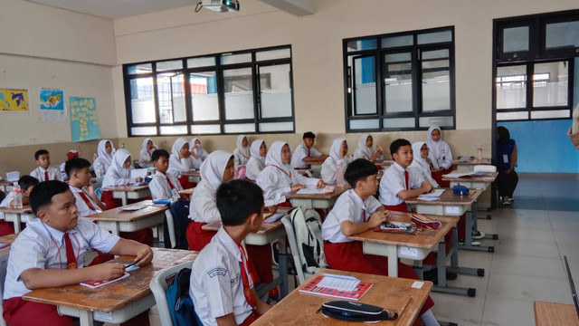Dokumentasi siswa melakukan asesmen diagnostik (sumber dokumen pribadi)