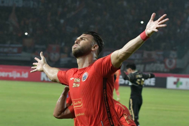 Aksi Persija Jakarta melawan Bhayangkara FC di Stadion Patriot. Foto: Fakhri Hermansyah/ANTARA FOTO