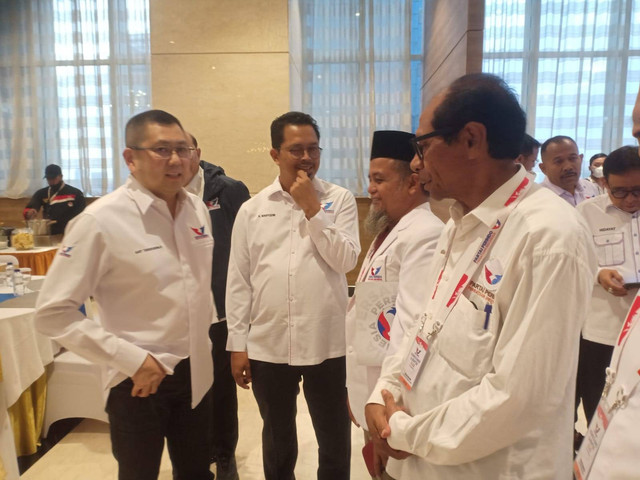 Keterangan foto:Ketua DPW Perindo  NTT, Jonathan Nubatonis bersama Ketua Umum Partai Perindo, Hari Tanoesoedibjo, beberapa waktu lalu.
