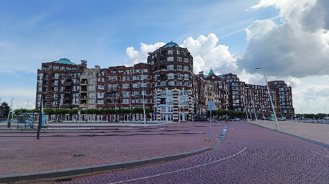 Pusat pertokoan fashion di Batavia Haven