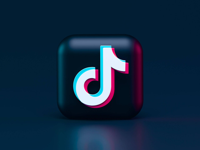 Ilustrasi Cara Mengecilkan Font Tiktok, Ikuti Metode Berikut. Foto: Unsplash.com/Alexander Shatov