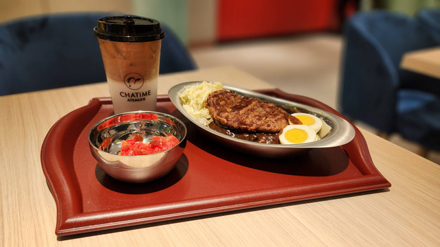 Beef hamburg curry menu baru dari Go! Go! Curry (17/7/2023). Foto: Azalia Amadea/kumparan