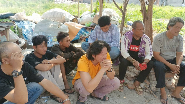 Polisi gerebek Kampung Boncos, Palmerah, Jakarta Barat, Selasa (18/7/2023). Foto: Dok. Istimewa