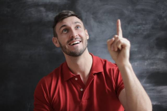 Ilustrasi intuisi adalah, sumber foto: Andrea Piacquadio by pexels.com