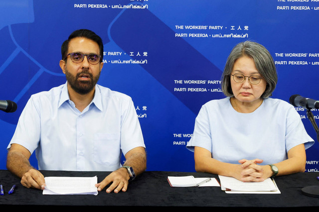 Ketua Partai Buruh Sylvia Lim dan Sekretaris Jenderal Pritam Singh menghadiri konferensi pers di Singapura, Rabu (19/7/2023).  Foto: Singapore Press Holding/The Straits Times via REUTERS