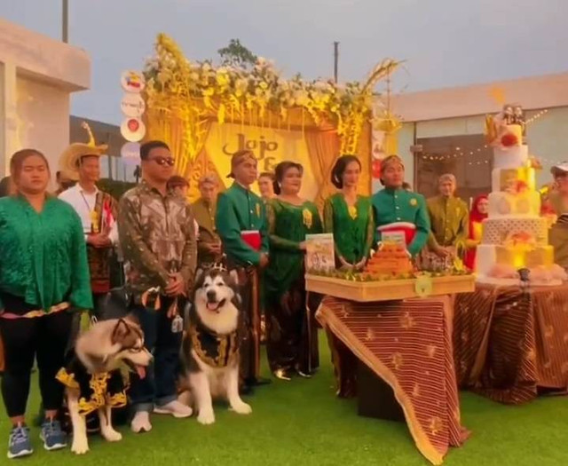 Foto Pernikahan Anjing Jojo dan Luna. Foto: @hydepark.id/Instagram