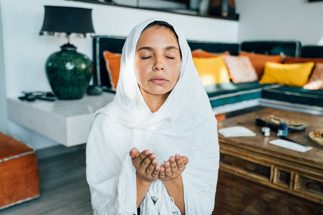 Ilustrasi Arti Aamiin Allahumma Aamiin. Foto: Pexels.