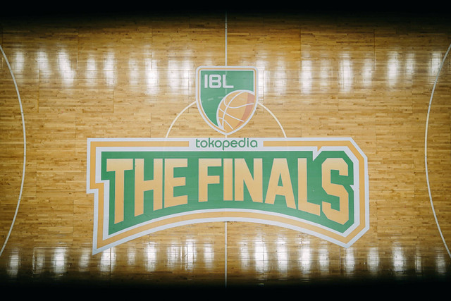 Gim pertama final IBL 2023 di Hall Basket Senayan, Jakarta, pada Kamis (20/7), antara Pelita Jaya vs Prawira Bandung. Foto: IBL