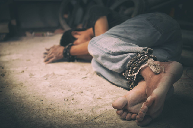 Ilustrasi perdagangan manusia. Foto: Shutterstock