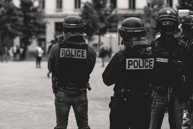 Ilustrasi ucapan selamat untuk teman yang lulus menjadi polisi. Sumber: unsplash.com/ ev