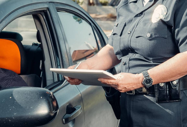 Ilustrasi cara mengurus tilang elektronik surabaya. Sumber: Pexels