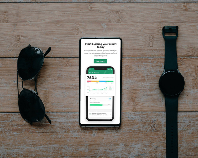 Ilustrasi Cara Transfer M-Banking BCA ke ShopeePay. Foto: Unsplash/PiggyBank