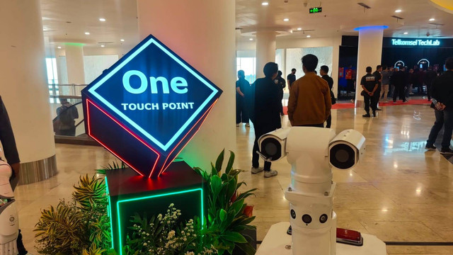 Logo Telkomsel One, brand terbaru yang menggabungkan layanan Telkomsel PraBayar, Halo, IndiHome, hingga Orbit. Foto: Aditya Panji/kumparan