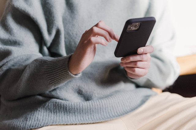 Ilustrasi Cara Mengatasi Wi-Fi Tidak Ada Internet di HP, Foto: Pexels/Tim Samuel