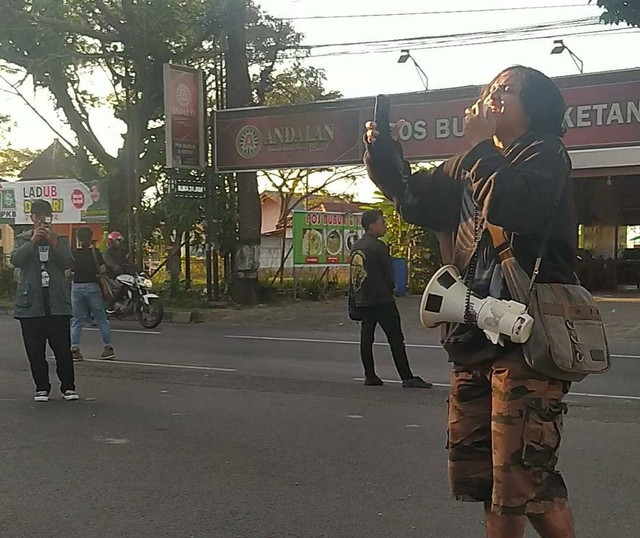 ilustrasi mahasiswa yang sedang demo foto: dokumentasi pribadi