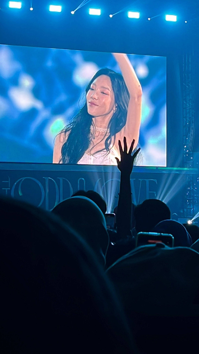 Taeyeon SNSD saat konser The Odd of Love in Jakarta di ICE BSD, Sabtu (22/7).  Foto: Ela Nurlaela/kumparan