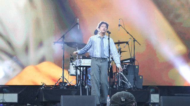 HINDIA memeriahkan panggung we the fest 2023 di GBK Sport Complex, Senayan, Jakarta, Minggu (23 Juli 2023). Foto: Aditia Noviansyah/kumparan