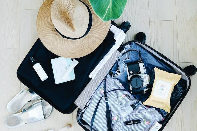 Ilustrasi tips packing koper. Sumber: Unsplash/Marissa Grootes