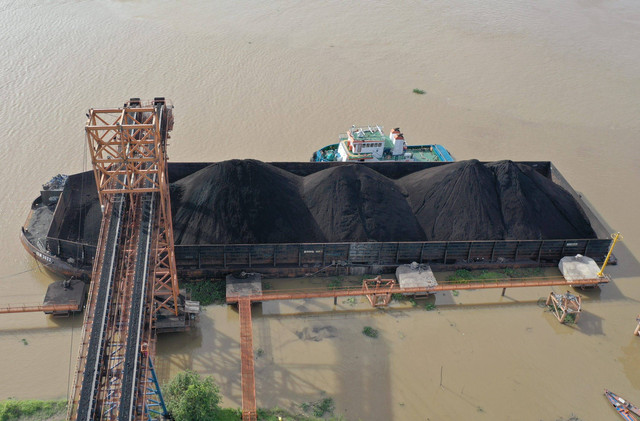 Berbagai fasilitas pelayanan jasa logistik batu bara PT RMK Energy Tbk (RMKE). Foto: RMKE