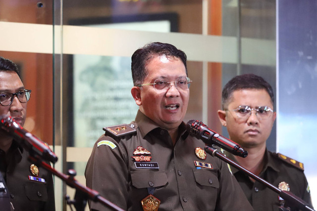 Direktur Penyidikan Jaksa Agung Muda Bidang Tindak Pidana Khusus (Jampidsus) Kejaksaan Agung Kuntadi memberi keterangan kepada wartawan di Kejaksaan Agung, Jakarta, Senin (24/7/2023). Foto: Fitra Andrianto/kumparan