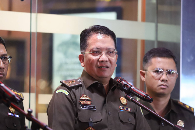 Direktur Penyidikan Jaksa Agung Muda Bidang Tindak Pidana Khusus (Jampidsus) Kejaksaan Agung Kuntadi memberi keterangan kepada wartawan di Kejaksaan Agung, Jakarta, Senin (24/7/2023). Foto: Fitra Andrianto/kumparan