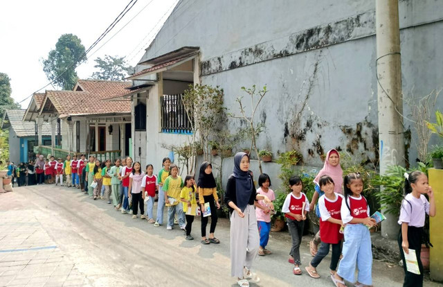 Kampanye Ayo Baca di TBM Lentera Pustaka, keliling kampung bawa buku sebagai pengalaman. Foto: dok. pribadi