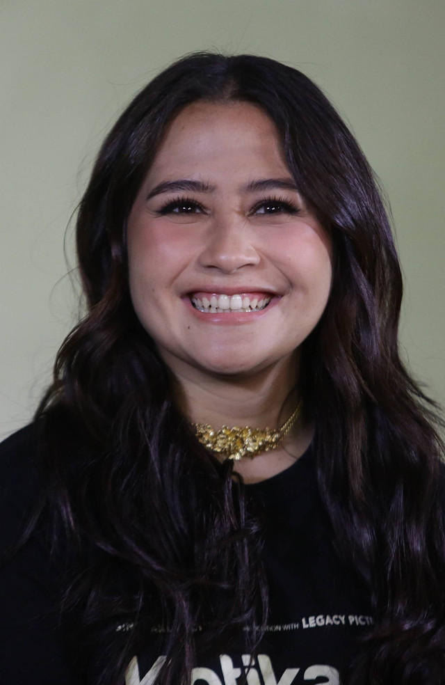 Prilly Latuconsina saat konferensi pers film Ketika Berhenti di Sini di Plaza Indonesia, Jakarta, Senin (24/7/2023). Foto: Dok. Agus Apriyanto