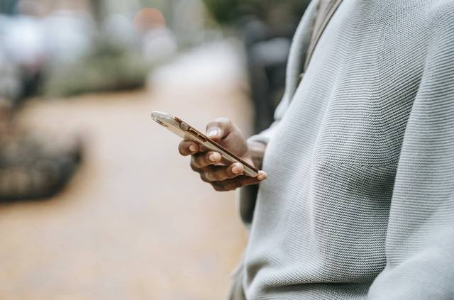 Ilutrasi cara cek HP Support 5G. Foto: unsplash.com. 