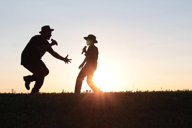 Ilustrasi Menyanyikan Lirik Lagu Right Now (Na Na Na) dan Terjemahannya - Akon. Foto: Pixabay.