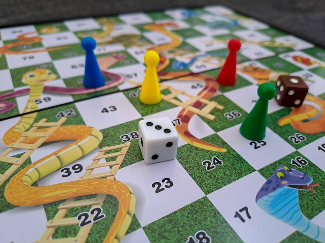 Permainan Ular Tangga. Sumber: Shutterstock