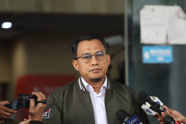 Juru Bicara KPK Ali Fikri memberikan keterangan pers di Gedung KPK, Jakarta, Rabu (27/7/2023). Foto: Dicky Adam Sidiq/kumparan