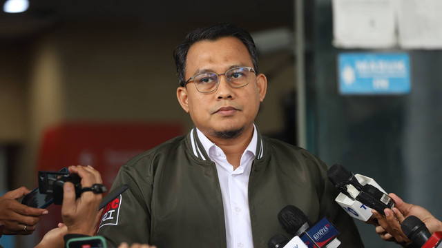 Juru Bicara KPK Ali Fikri memberikan keterangan pers di Gedung KPK, Jakarta, Rabu (27/7/2023). Foto: Dicky Adam Sidiq/kumparan