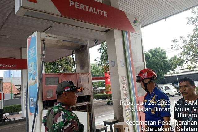 SPBU di Jalan Veteran, Pesanggrahan, Jakarta Selatan, terbakar, Rabu (26/7/2023). Foto: Dok. Istimewa