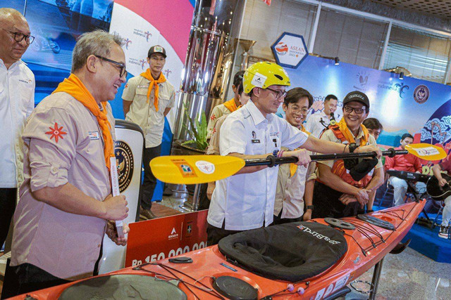 Ekspedisi Dayung Jelajah Nusantara-Flores Sea Kayak Expedition Wanadri dalam acara Weekly Brief with Sandi Uno, Senin (24/7/2023). Foto: Dok. Kemeparekraf