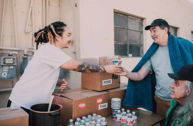 Ilustrasi rendah hati artinya dalam kehidupan sehari-hari. Sumber: Pexels