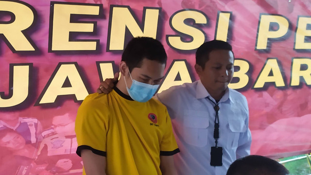 Pers rilis kasus Ferdian Paleka di Mapolda Jabar pada Rabu (26/7). Foto: Rachmadi Rasyad/kumparan