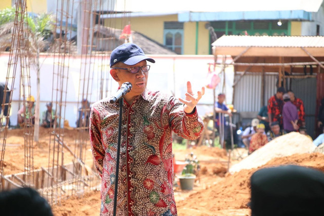 Gubernur Sutarmidji saat meresmikan pembangunan Tugu Juang di Ketapang. Foto: Dok. Adpim Pemprov Kalbar