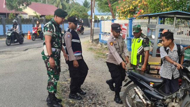 Tujuh sepeda motor berknalpot bising atau brong di Kabupaten Pidie, Aceh, diamankan dalam penertiban di depan SMA Sakti, Jalan Beureunuen-Tangse, Kecamatan Sakti, Pidie, Aceh, Kamis (27/7/2023). Foto: Polsek Sakti untuk acehkini