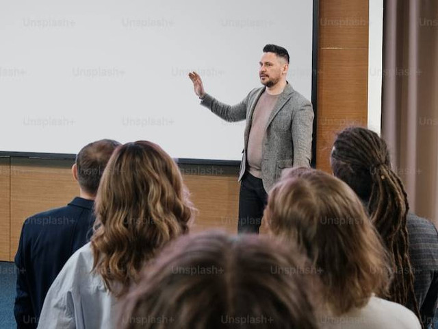 Ilustrasi ucapan terima kasih untuk dosen mata kuliah. Sumber: unsplash.com/ unsplash+