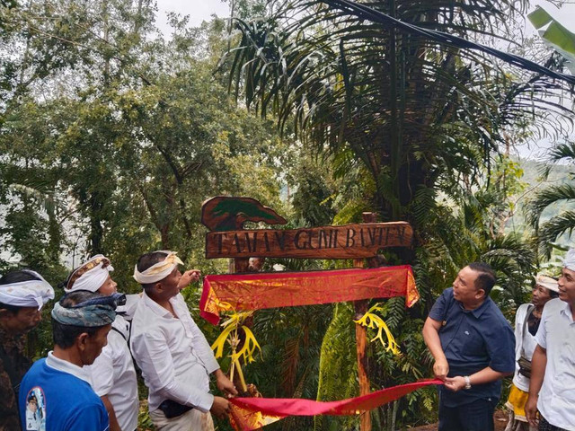Bupati Jembrana, I Nengah Tamba, S.H. saat peresmian Taman Gumi Banten - IST
