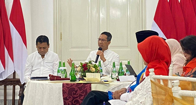 Pj Gubernur DKI Jakarta Heru Budi Hartono sarapan bersama jajaran pemprov dan media di Balai Kota DKI Jakarta, Jumat (28/7/2023). Foto: Annisa Thahira Madina/kumparan